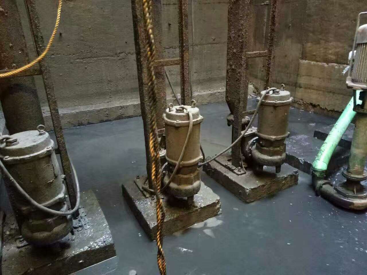 永定污水池清理